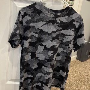 Black and grey camo Lululemon shirt